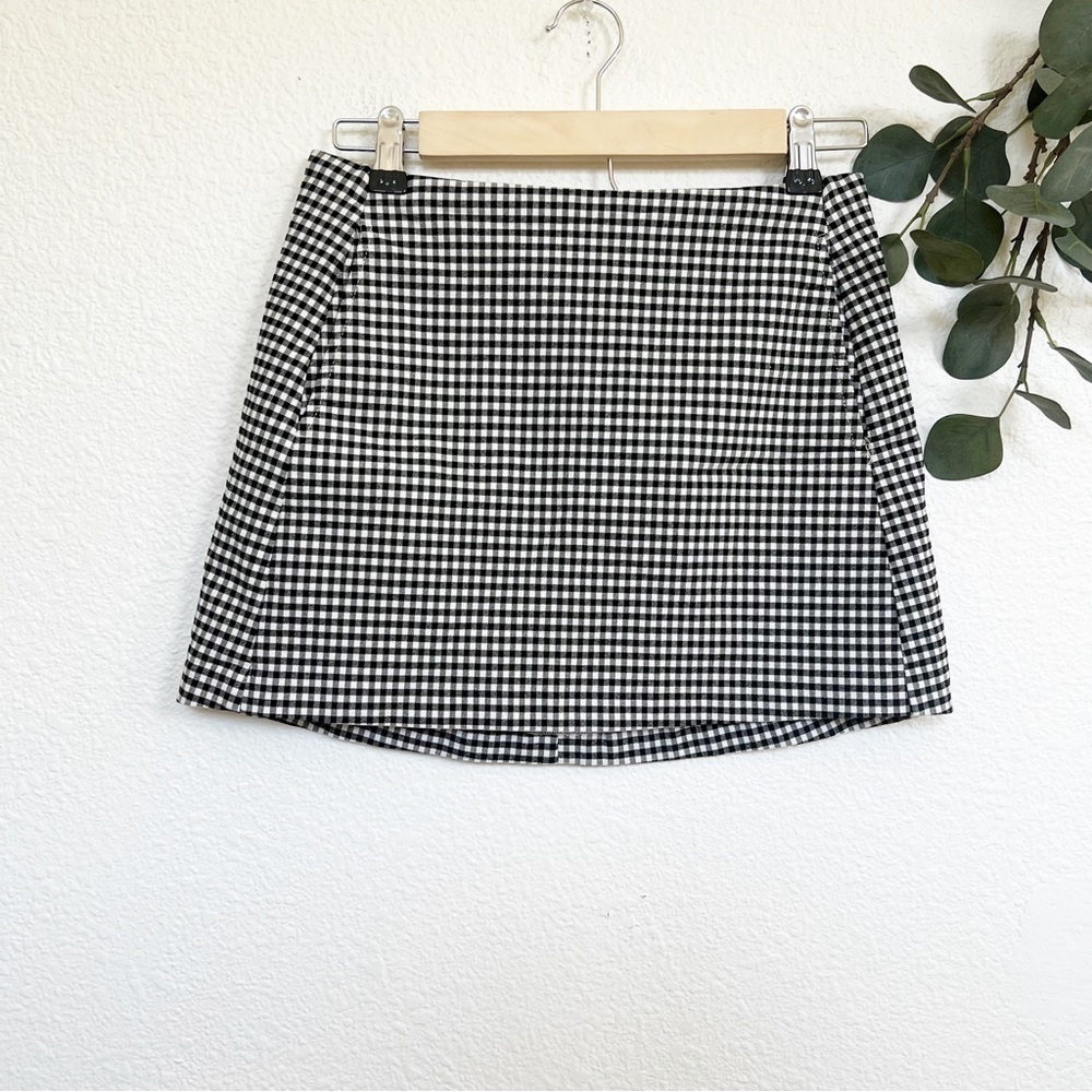 Urban Outfitters- Gingham/Checkered Mini Skirt- S